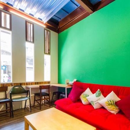 小黑琵416輕旅 Little Happy Hostel Tainan Exterior foto